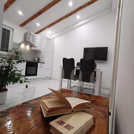 Apartmani Pina 2 Каштела Экстерьер фото