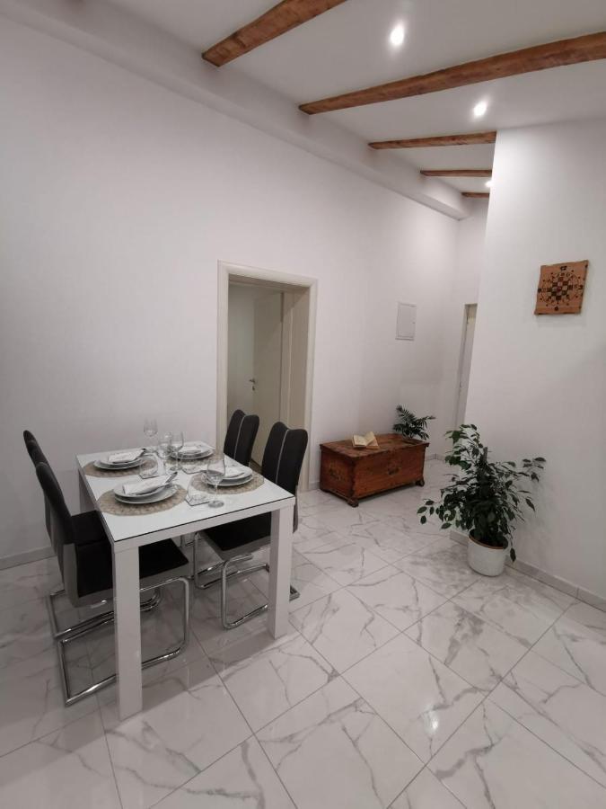 Apartmani Pina 2 Каштела Экстерьер фото