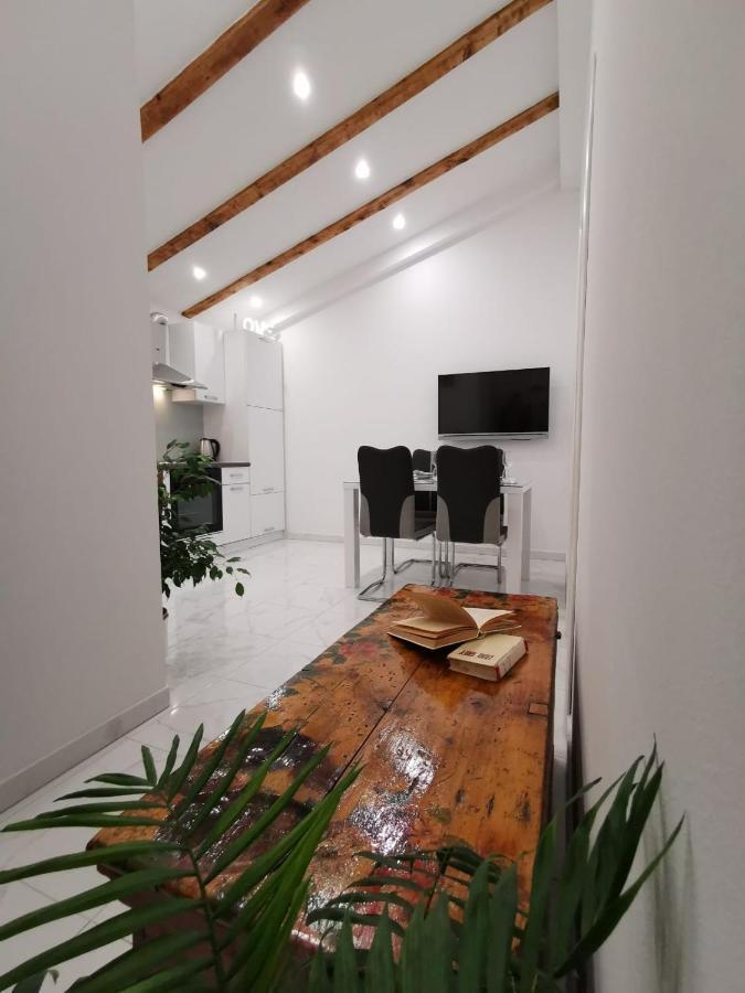 Apartmani Pina 2 Каштела Экстерьер фото